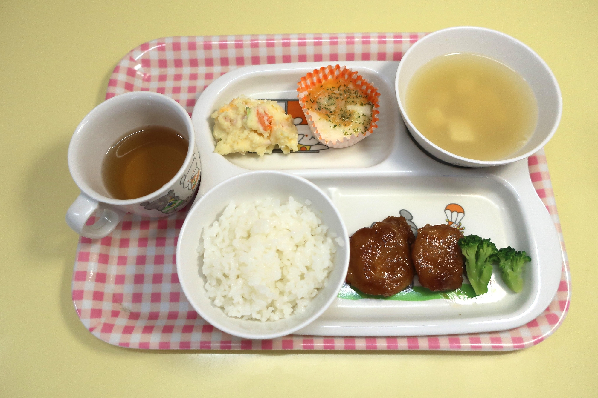 ３月８日(金)未満児の給食（もも組）