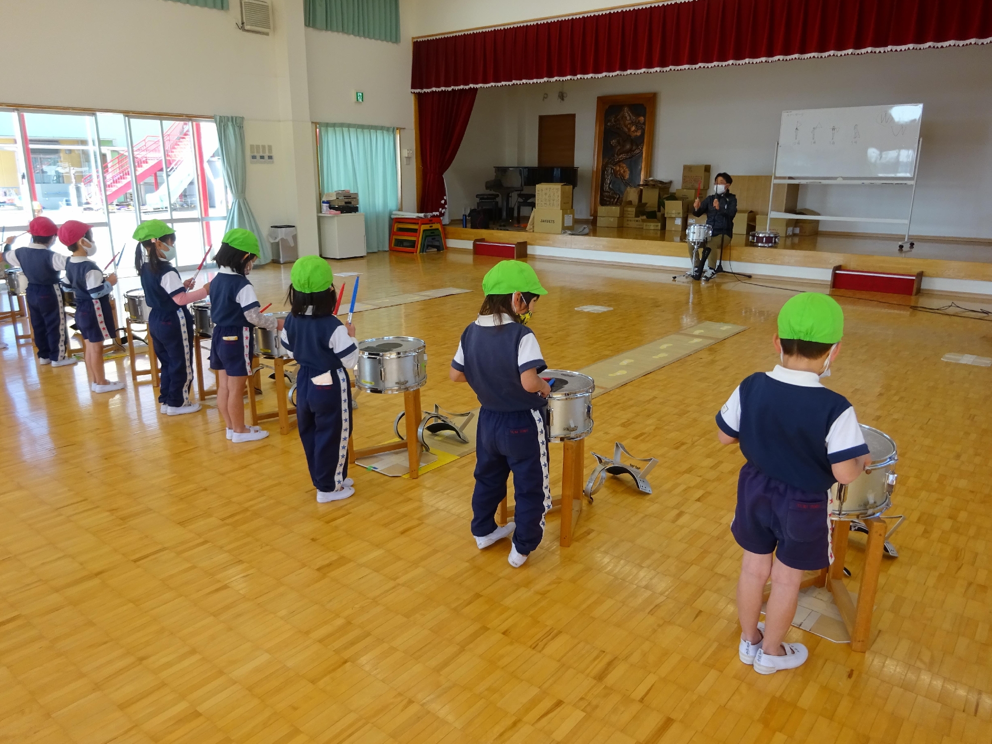 2月20日(月)　すみれ組　鼓笛指導