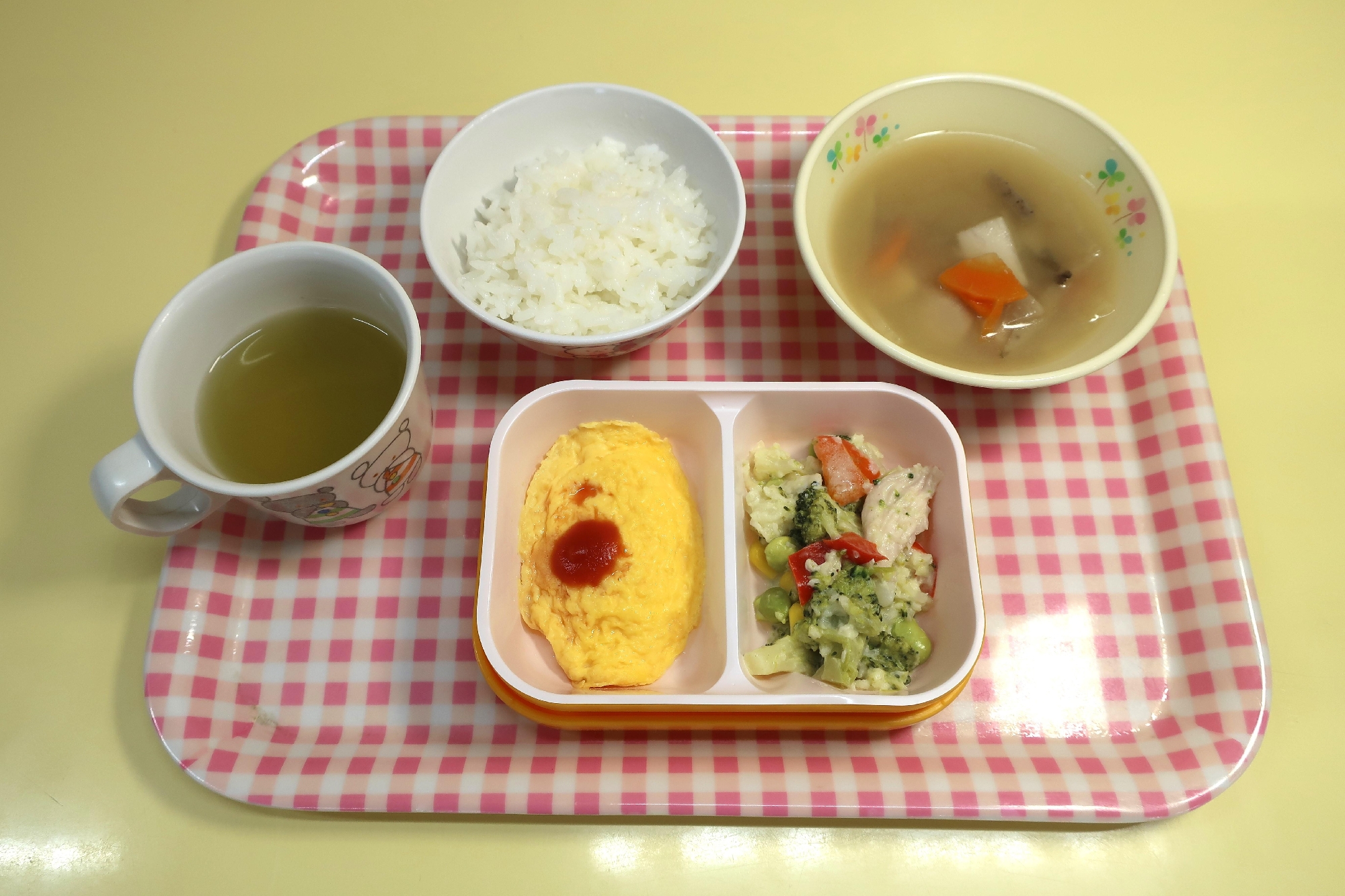 ２月２２日(木)３歳児からの給食(さくら２組)