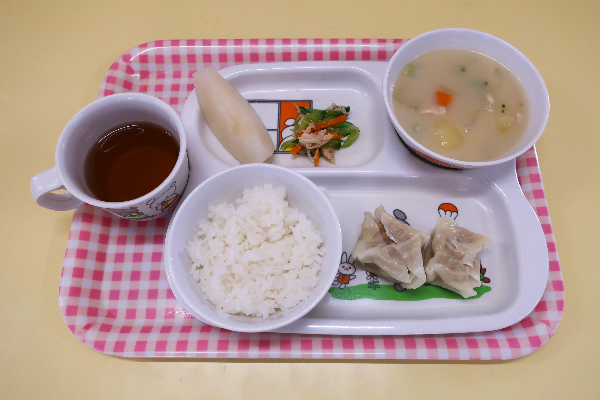 ９月７日(木)未満児の給食(もも組)