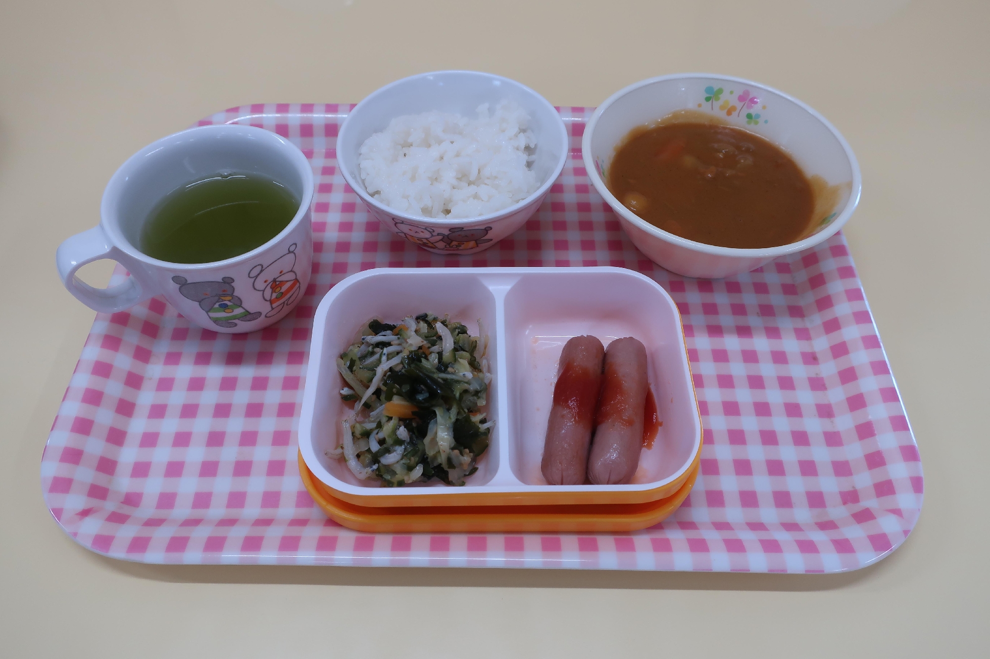 ５月１６日(火)３歳児からの給食(すみれ１組)