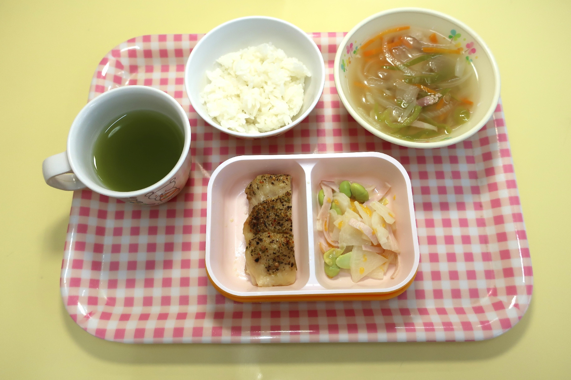 １０月６日(金)３歳児からの給食(さくら２組)