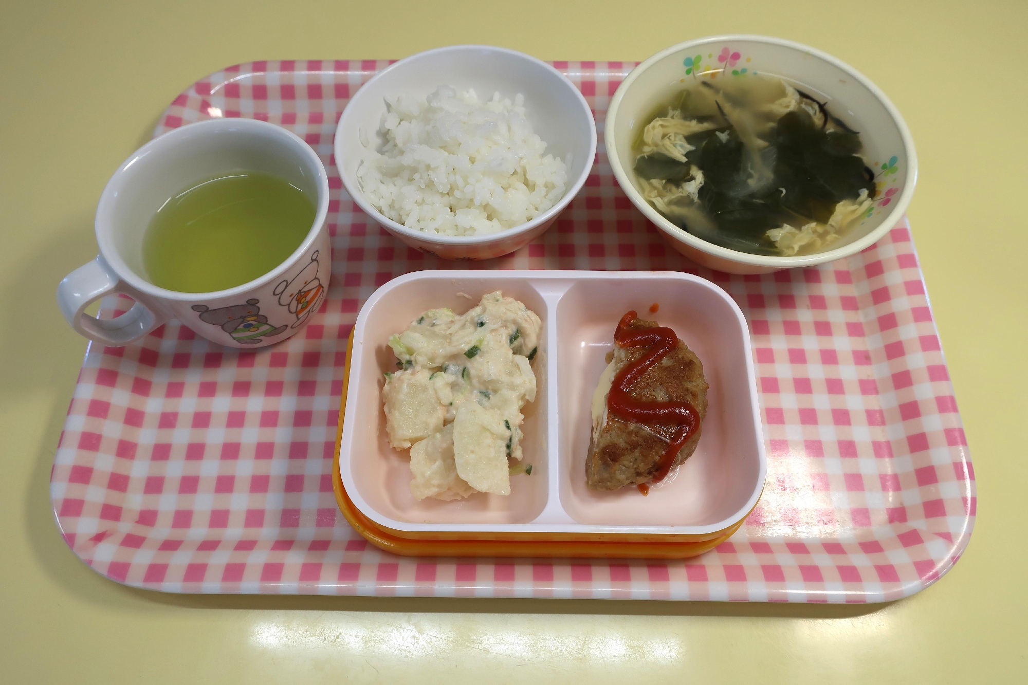 １０月１３日(金)３歳からの給食《たんぽぽ１組》