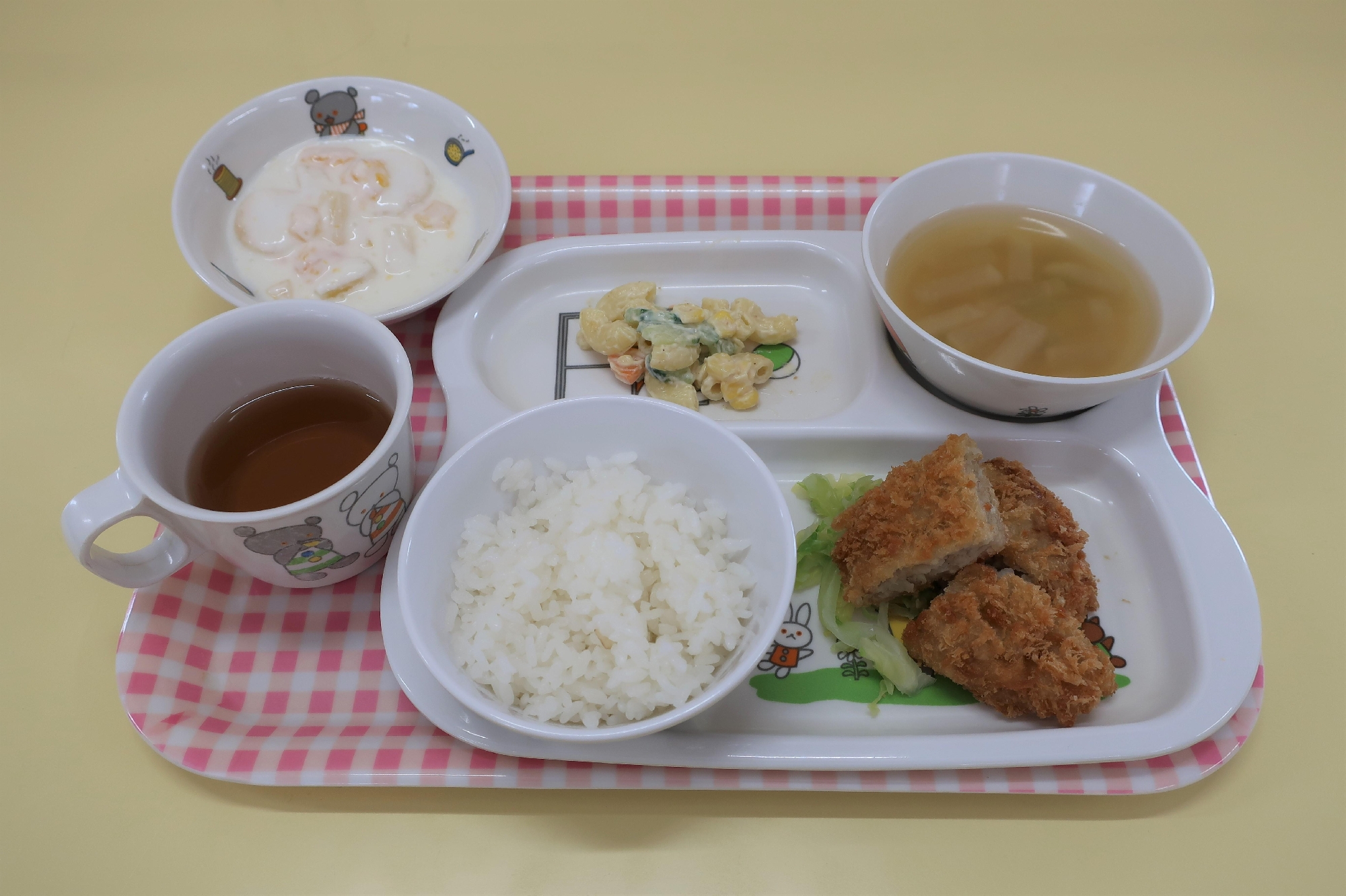 １１月１日(火)未満児の給食(もも組)