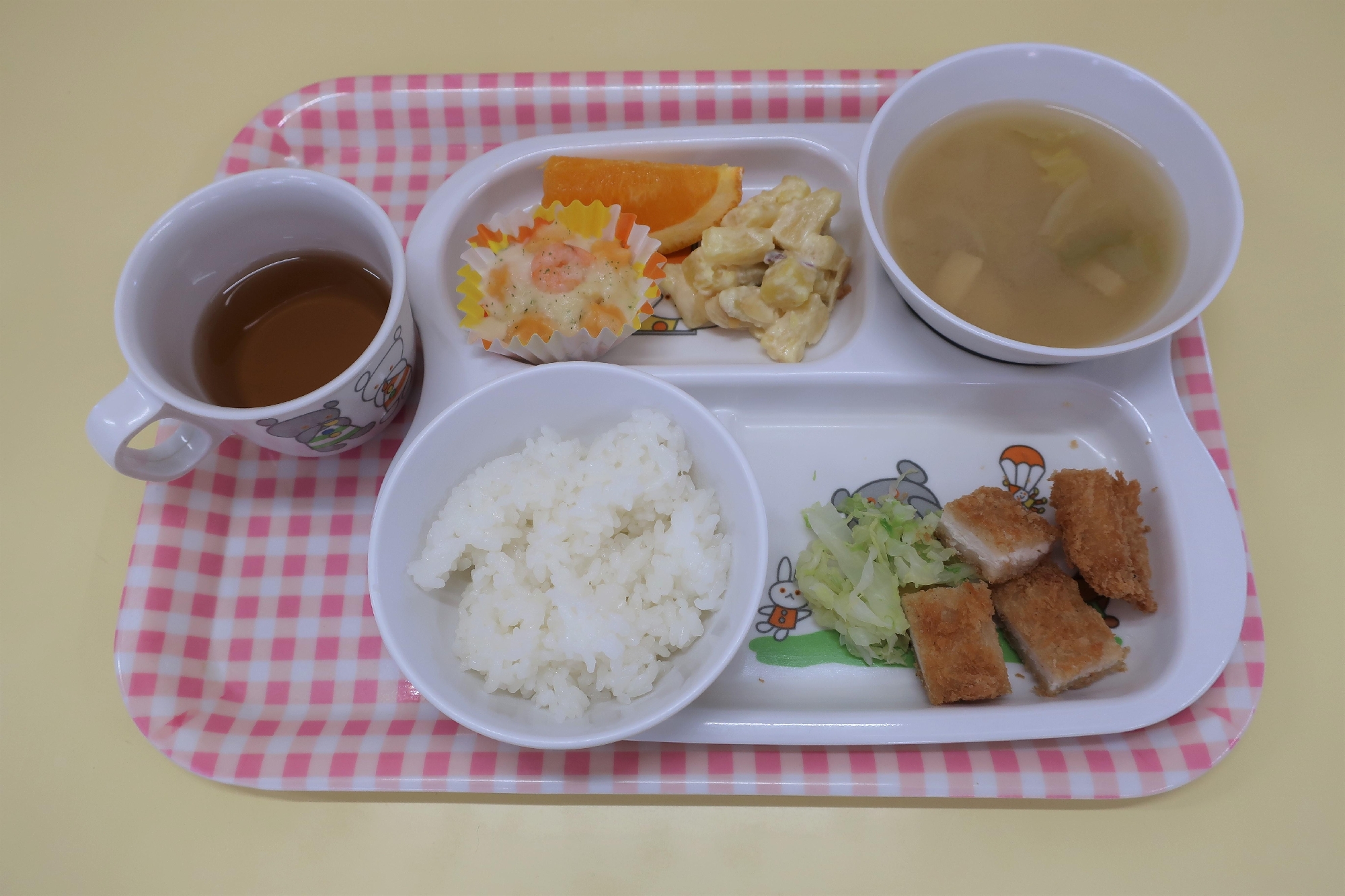 １１月１８日(金)未満児の給食(もも組)