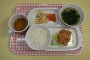 １０月８日(火)未満児の給食（ひよこ、いちご組）