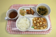 ３月１４日(金)未満児の給食（もも組）