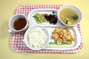 ５月２０日(火)未満児の給食（ひよこ・いちご組）